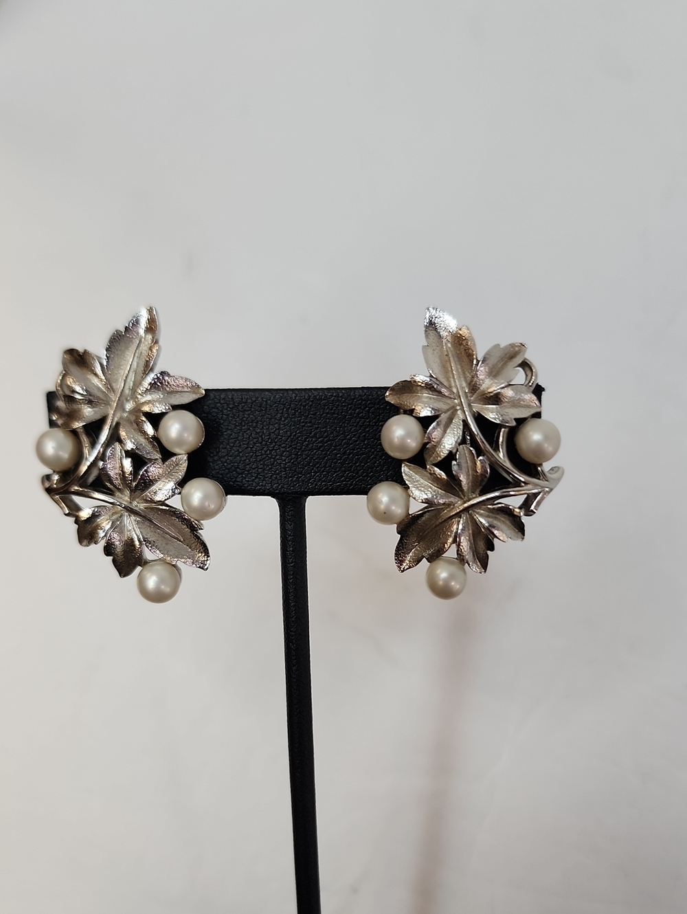 Vintage Trifari Silver Tone Leaf Faux Pearl Clip-On Earrings OS